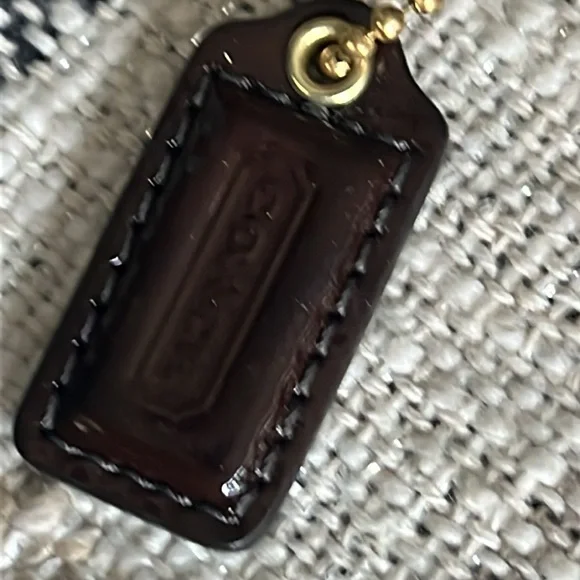 Vintage Coach Leather Wristlet - Picture 10 of 13